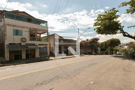 Casa à venda com 354m², 4 quartos e 1 vaga Casa à venda com 354m², 4 quartos e 1 vagaFachada