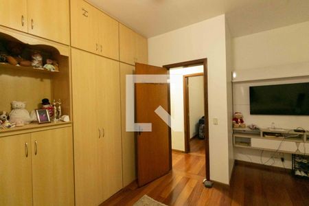 Casa à venda com 354m², 4 quartos e 1 vaga Casa à venda com 354m², 4 quartos e 1 vagaQuarto 3 Suíte