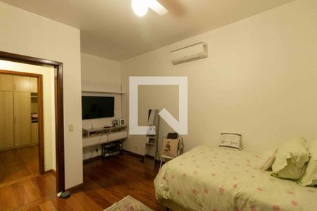 Casa à venda com 354m², 4 quartos e 1 vaga Casa à venda com 354m², 4 quartos e 1 vagaQuarto 3 Suíte