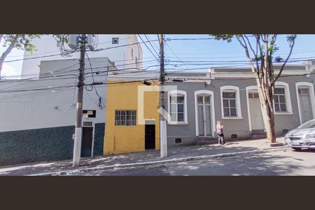 Casa à venda com 80m², 2 quartos e sem vaga Casa à venda com 80m², 2 quartos e sem vagaFachada