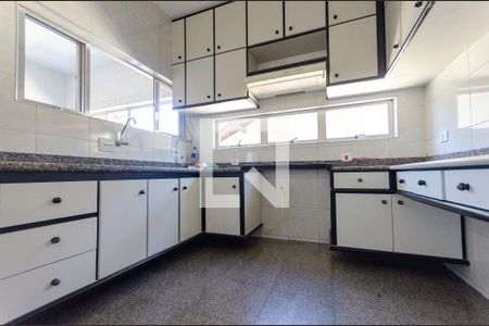 Casa para alugar com 214m², 3 quartos e 5 vagasCozinha