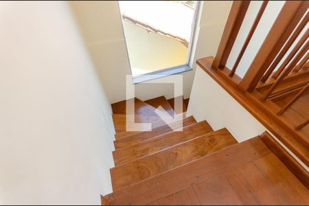 Casa para alugar com 214m², 3 quartos e 5 vagasEscada