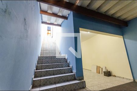 Casa para alugar com 214m², 3 quartos e 5 vagasEscada externa