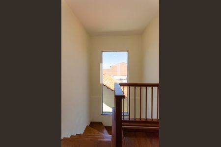 Casa para alugar com 214m², 3 quartos e 5 vagasEscada