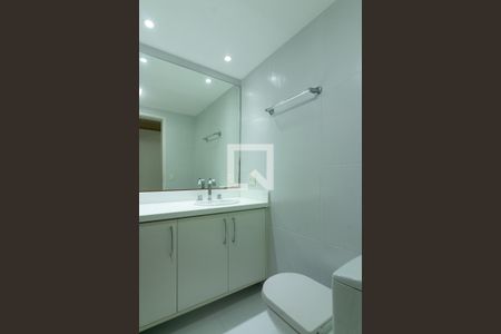 Apartamento à venda com 141m², 3 quartos e 2 vagasBanheiro da Suíte 1