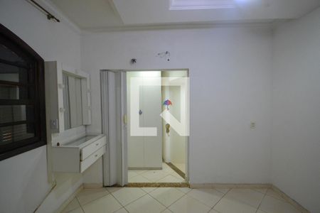 Casa para alugar com 80m², 1 quarto e 2 vagas Casa para alugar com 80m², 1 quarto e 2 vagasSuíte