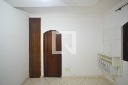 Casa para alugar com 80m², 1 quarto e 2 vagas Casa para alugar com 80m², 1 quarto e 2 vagasSuíte