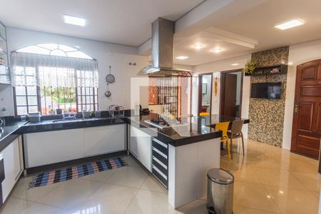 Casa à venda com 315m², 4 quartos e 2 vagasCopa/Cozinha