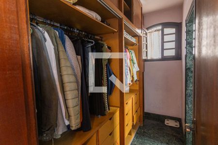 Casa à venda com 315m², 4 quartos e 2 vagasCloset da Suíte no 2° Pavimento