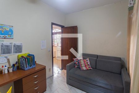 Casa à venda com 315m², 4 quartos e 2 vagasEscritório