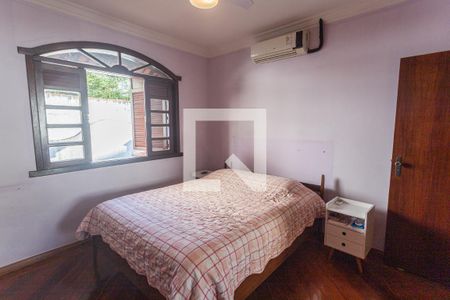 Casa à venda com 315m², 4 quartos e 2 vagasSuíte no 2° Pavimento