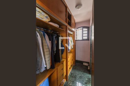 Casa à venda com 315m², 4 quartos e 2 vagasCloset da Suíte no 2° Pavimento