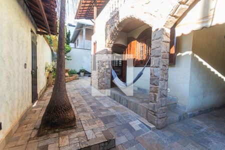 Casa à venda com 315m², 4 quartos e 2 vagasEntrada Principal