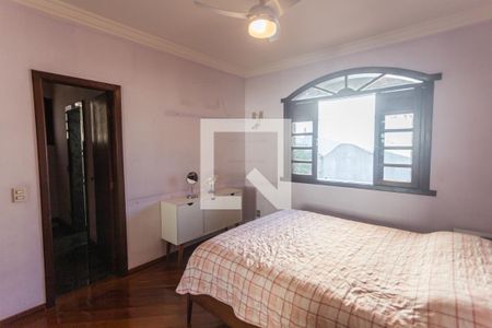 Casa à venda com 315m², 4 quartos e 2 vagasSuíte no 2° Pavimento