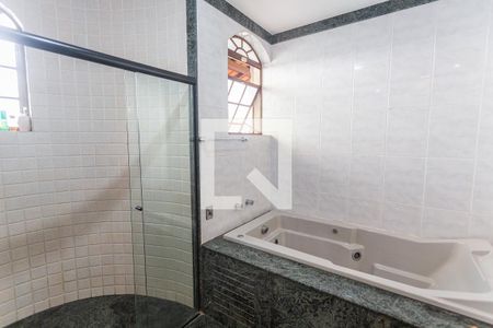 Casa à venda com 315m², 4 quartos e 2 vagasBanheiro da Suíte no 2° Pavimento