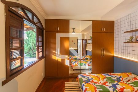 Casa à venda com 315m², 4 quartos e 2 vagasArmário do Quarto 2 no 2° Pavimento