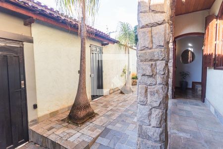 Casa à venda com 315m², 4 quartos e 2 vagasEntrada Principal