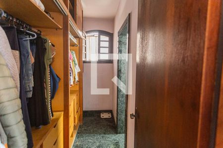 Casa à venda com 315m², 4 quartos e 2 vagasCloset da Suíte no 2° Pavimento