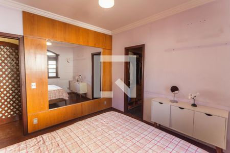 Casa à venda com 315m², 4 quartos e 2 vagasSuíte no 2° Pavimento