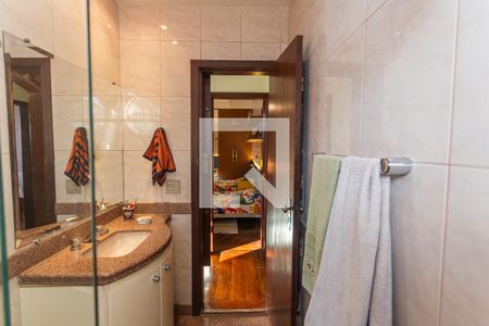 Casa à venda com 315m², 4 quartos e 2 vagasBanheiro Social 2 no 2° Pavimento