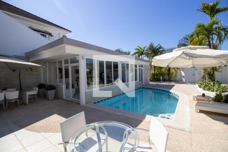 Casa de condomínio à venda com 660m², 4 quartos e 2 vagasÁrea comum - Piscina