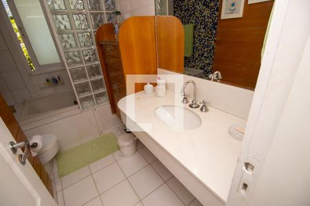 Casa de condomínio à venda com 660m², 4 quartos e 2 vagasBanheiro quarto 2