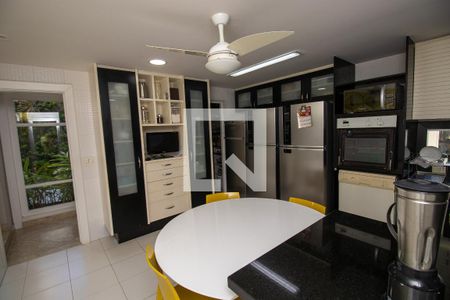 Casa de condomínio à venda com 660m², 4 quartos e 2 vagasCozinha