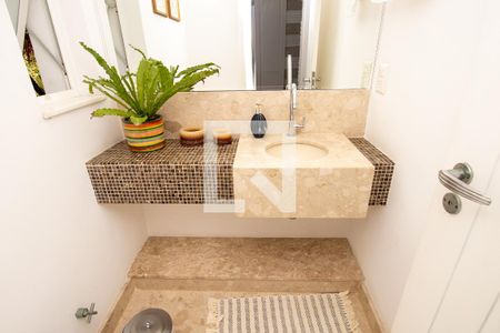 Casa de condomínio à venda com 660m², 4 quartos e 2 vagasLavabo