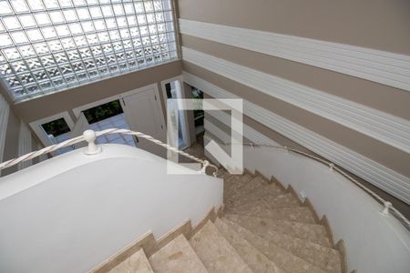 Casa de condomínio à venda com 660m², 4 quartos e 2 vagasEscada