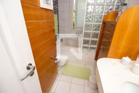 Casa de condomínio à venda com 660m², 4 quartos e 2 vagasBanheiro quarto 2