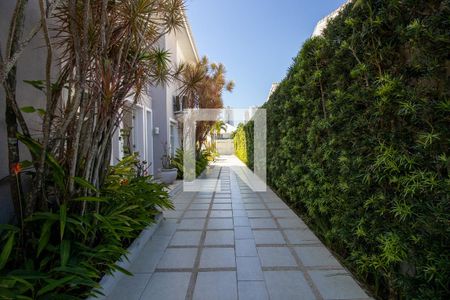 Casa de condomínio à venda com 660m², 4 quartos e 2 vagasLateral