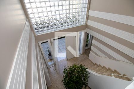 Casa de condomínio à venda com 660m², 4 quartos e 2 vagasEscada