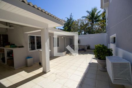 Casa de condomínio à venda com 660m², 4 quartos e 2 vagasQuintal