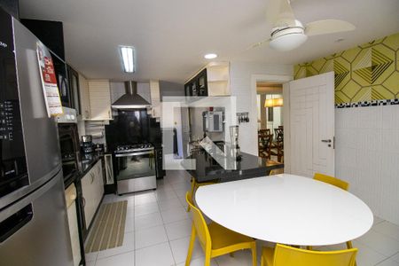 Casa de condomínio à venda com 660m², 4 quartos e 2 vagasCozinha