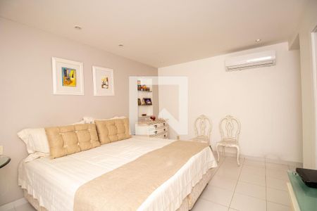 Casa de condomínio à venda com 660m², 4 quartos e 2 vagasQuarto 1