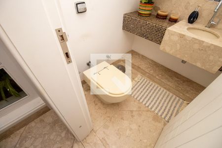 Casa de condomínio à venda com 660m², 4 quartos e 2 vagasLavabo