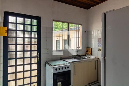 Cozinha de casa para alugar com 1 quarto, 35m² em Vila Guarani (zona Sul), São Paulo
