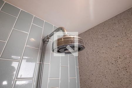 Apartamento à venda com 74m², 2 quartos e 1 vagaSuíte - Banheiro