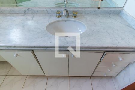 Apartamento à venda com 138m², 3 quartos e 2 vagasBanheiro da Suíte