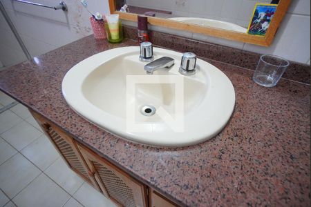 Casa à venda com 401m², 4 quartos e 5 vagasBanheiro da Suíte 2 - Terceiro Andar