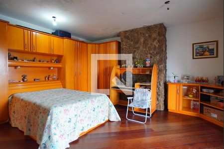 Casa à venda com 401m², 4 quartos e 5 vagasSuíte - Segundo Andar