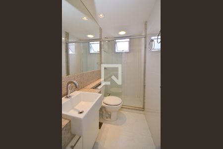 Apartamento à venda com 70m², 2 quartos e 2 vagasBanheiro social