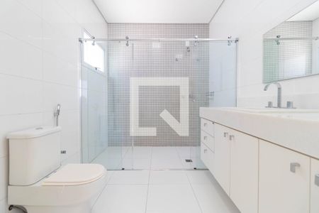 Casa de condomínio à venda com 430m², 3 quartos e 4 vagasBanheiro da Suíte