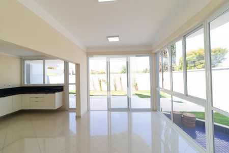 Casa de condomínio à venda com 430m², 3 quartos e 4 vagasSala