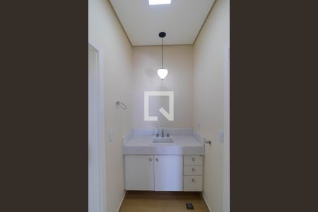 Casa de condomínio à venda com 430m², 3 quartos e 4 vagasBanheiro dos Quartos 01 e 02