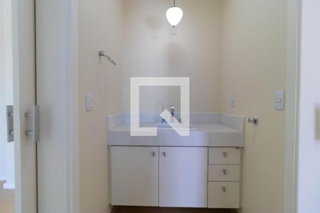 Casa de condomínio à venda com 430m², 3 quartos e 4 vagasBanheiro dos Quartos 01 e 02