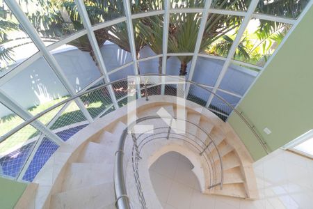 Casa de condomínio à venda com 430m², 3 quartos e 4 vagasEscada