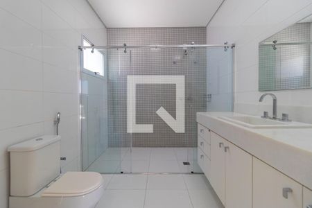 Casa de condomínio à venda com 430m², 3 quartos e 4 vagasBanheiro da Suíte