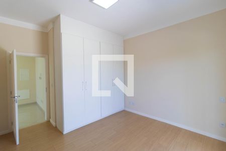 Casa de condomínio à venda com 430m², 3 quartos e 4 vagasQuarto 02