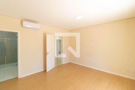 Casa de condomínio à venda com 430m², 3 quartos e 4 vagasSuíte